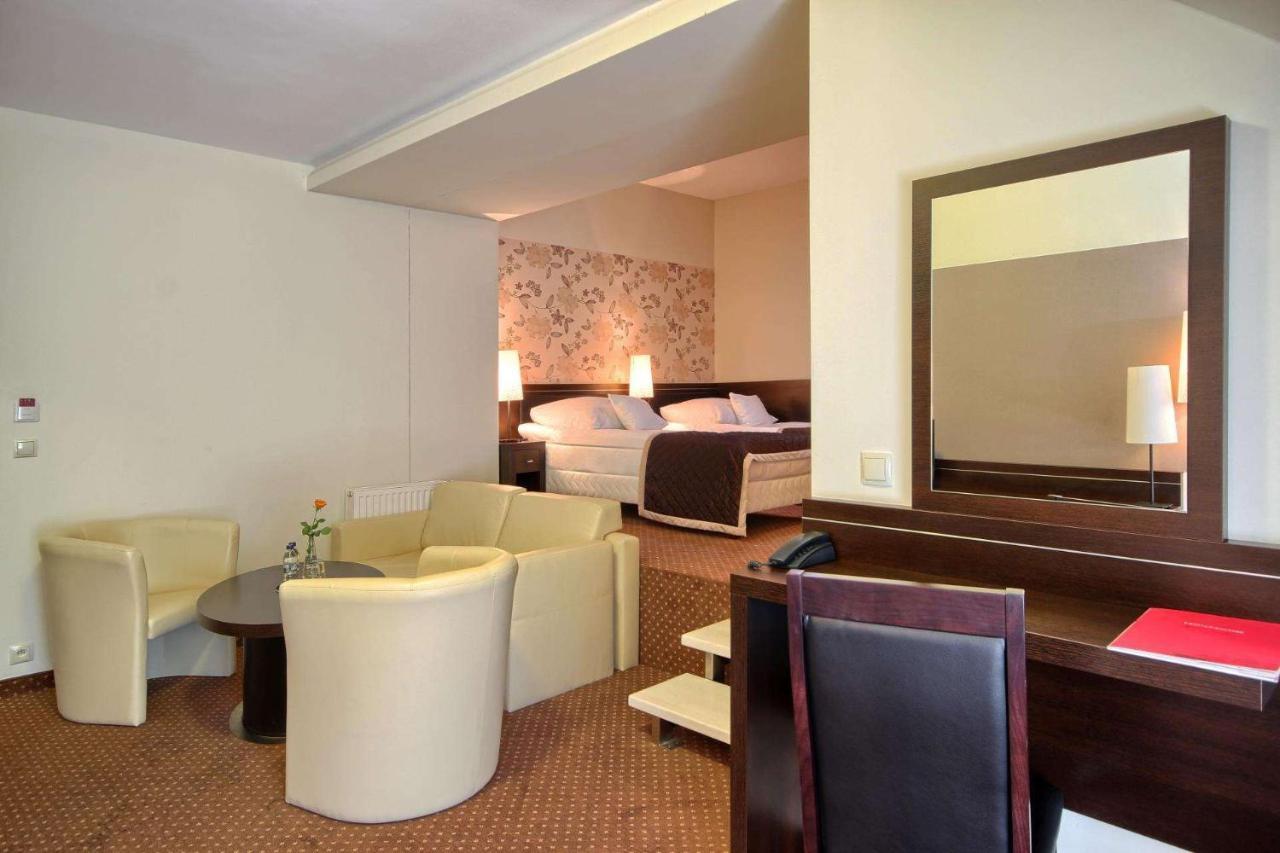 Hotel Zacisze Турава Экстерьер фото